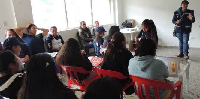 Los adultos sumapaceños recibieron charlas ambientales Los adultos sumapaceños recibieron charlas ambientales