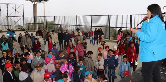 La alcaldesa local refiriéndose a la comunidad