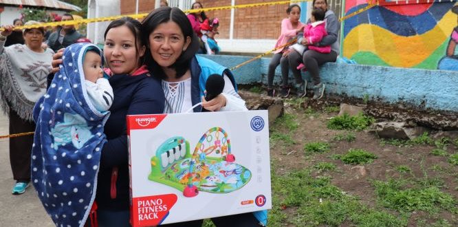 Los más pequeños se divirtieron recibiendo patines, tablets, juegos cognitivos