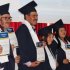 Habitantes de Sumapaz recibiendo su diploma